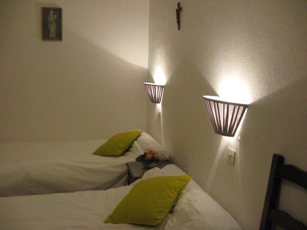 Hotel Notre Dame De Fourviere Lourdes Bagian luar foto