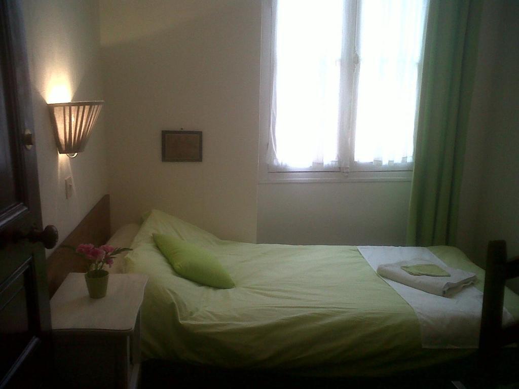 Hotel Notre Dame De Fourviere Lourdes Ruang foto